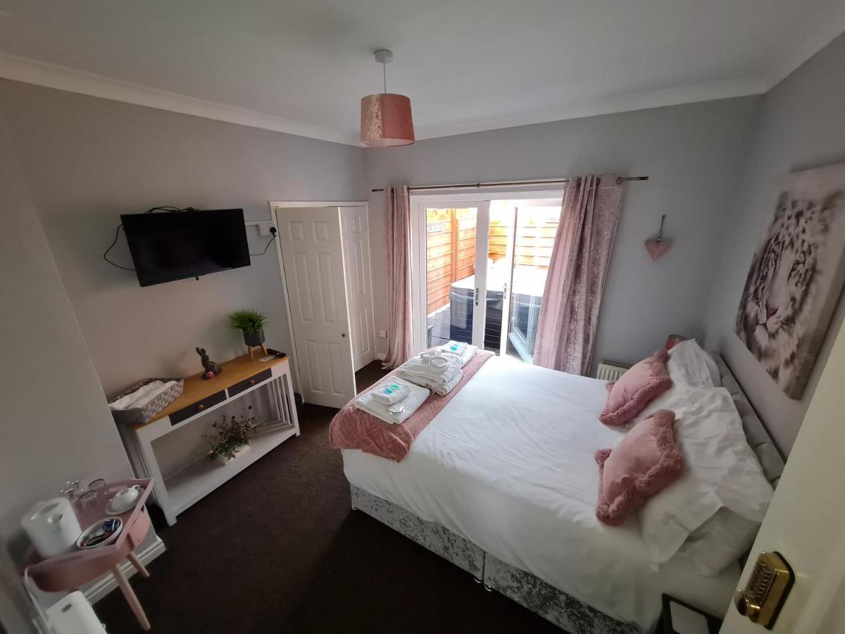 The Mayfair Lodge & Family Suite Hartlepool Bagian luar foto